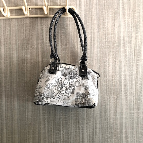 Point Zero Purse - Picture 5 of 10